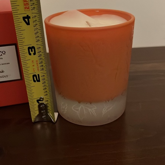 NIB D.L. & Co Golden Oak Scented Candle - Picture 5 of 5